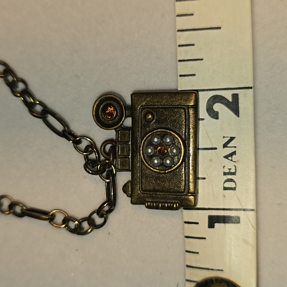 Camera Pendant Necklace - Picture 2 of 4